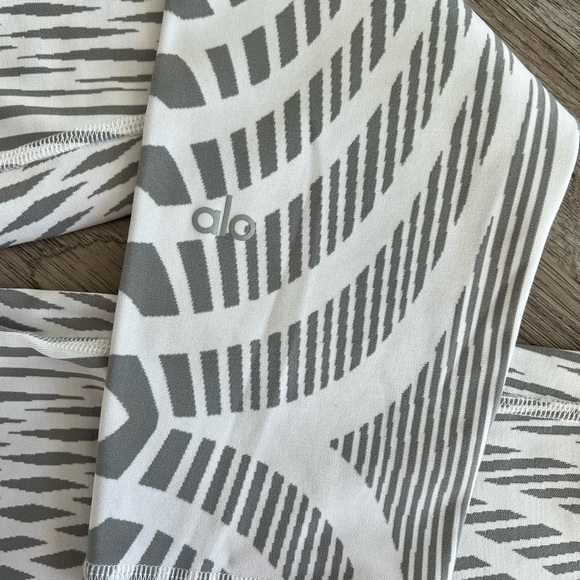 ALO High waisted capri leggings - Picture 4 of 6